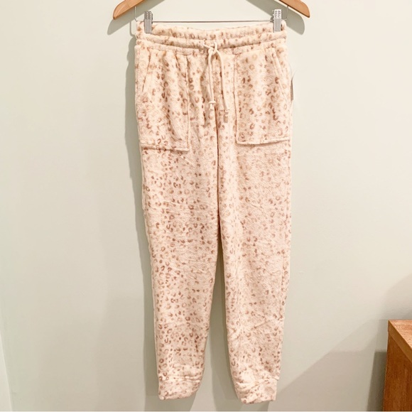 NWT Cozie by Pink Rose White Leopard Faux Fur Pajama Lounge Set XS PJs - Picture 3 of 11